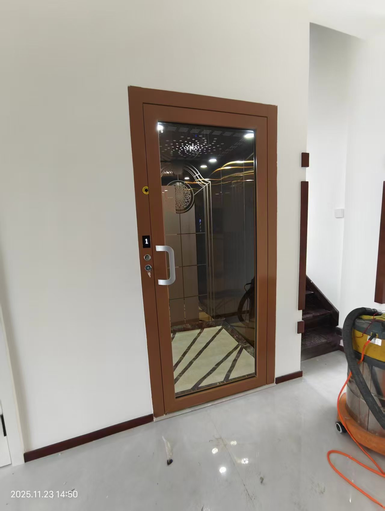 Thang Máy Thủy Lực Giếng Kín